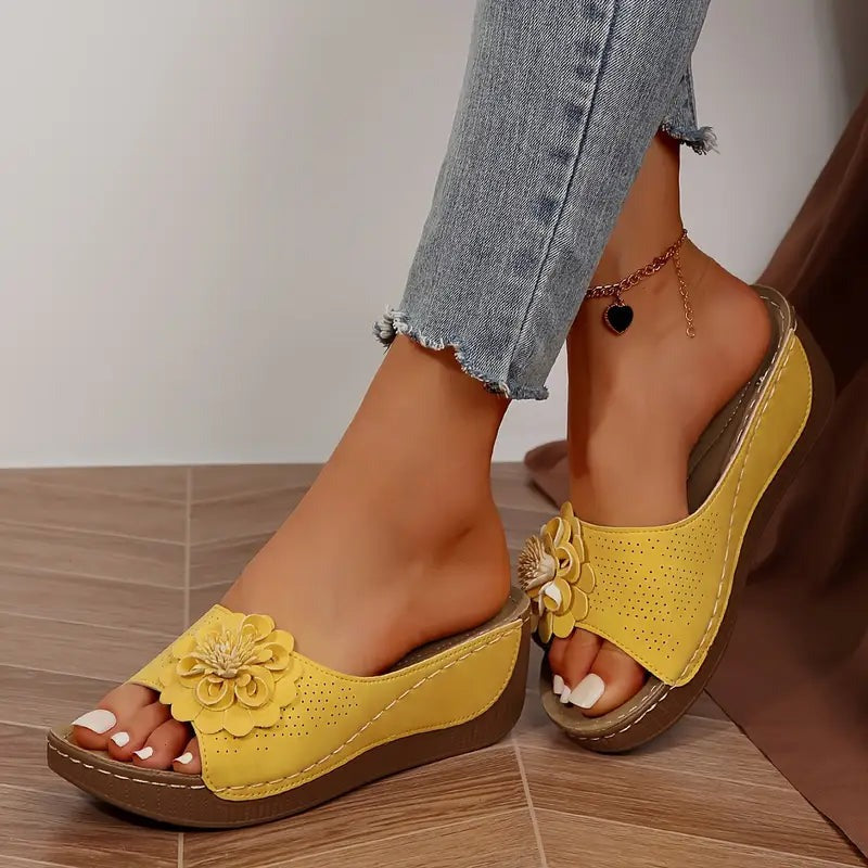 DELFINA - SANDALI CON ZEPPA E FIORI