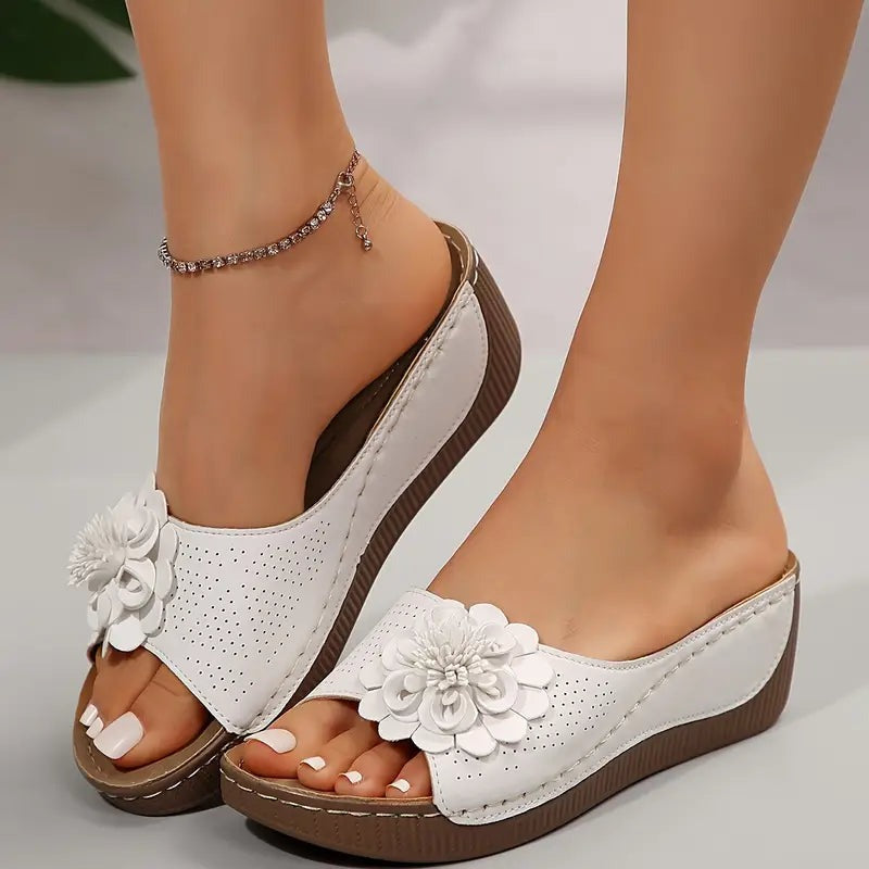 DELFINA - SANDALI CON ZEPPA E FIORI