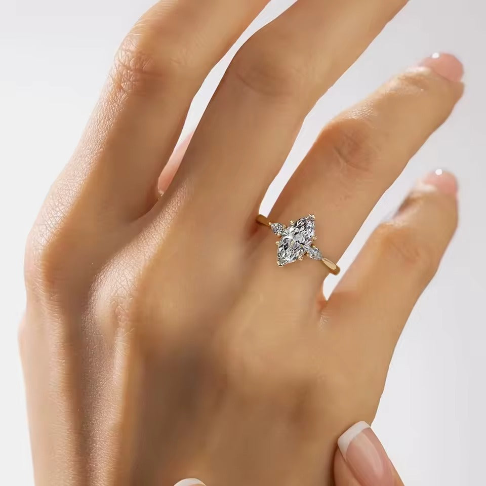 ADELA - ANELLO IN ORO CON DIAMANTI
