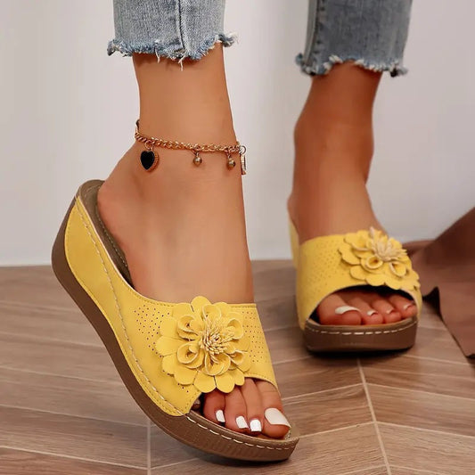 DELFINA - SANDALI CON ZEPPA E FIORI